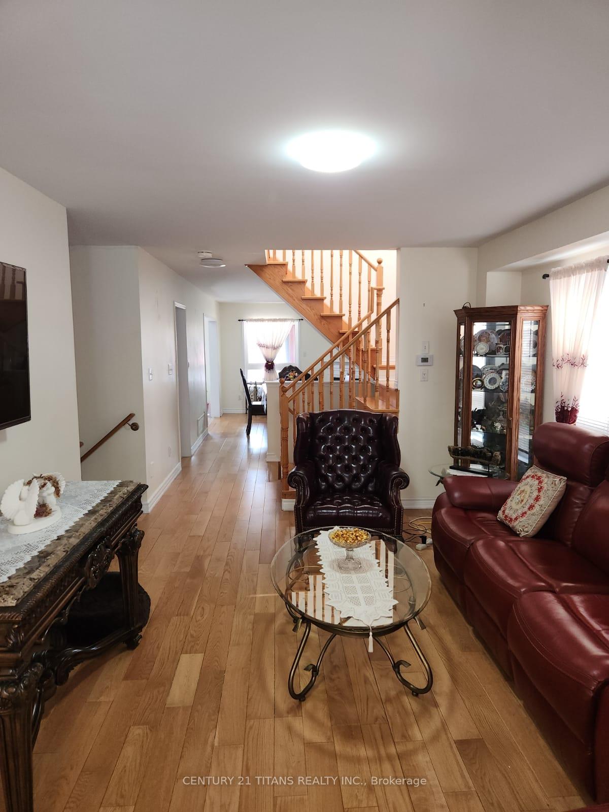 Photo 7 of 69 Rampart Crescent, Whitby, Williamsburg — HOMEH