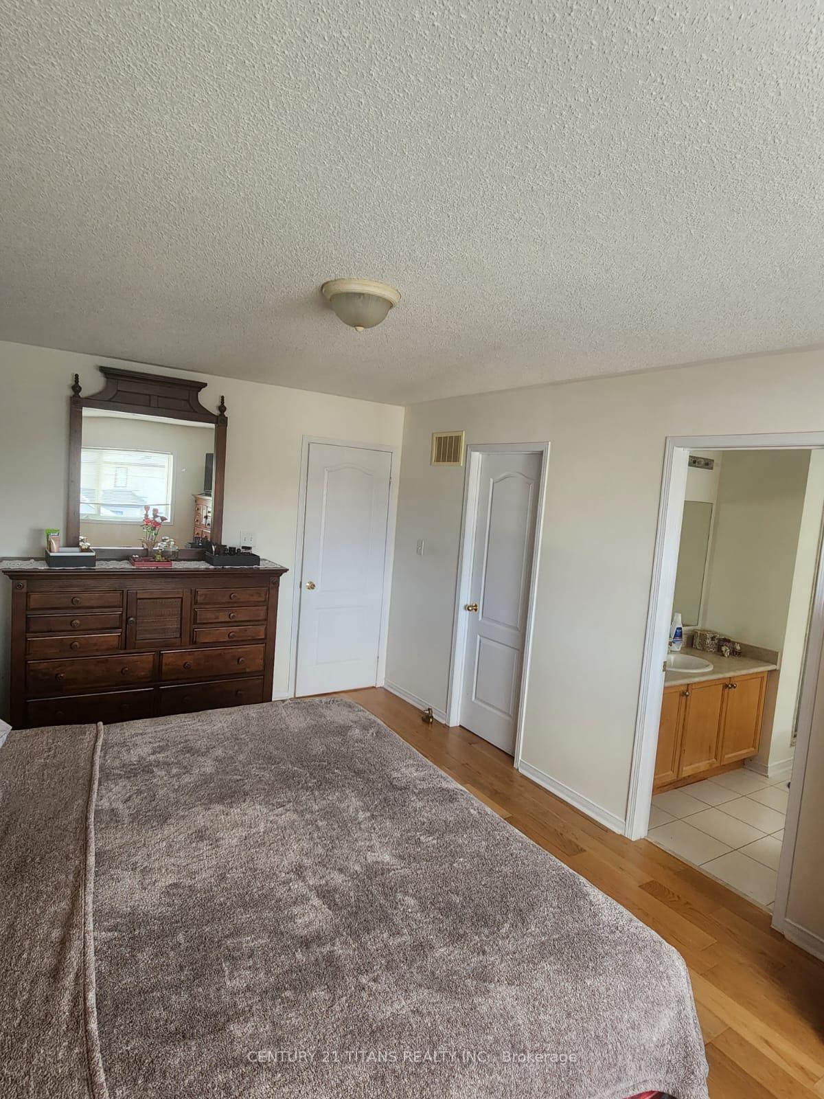 Photo 23 of 69 Rampart Crescent, Whitby, Williamsburg — HOMEH