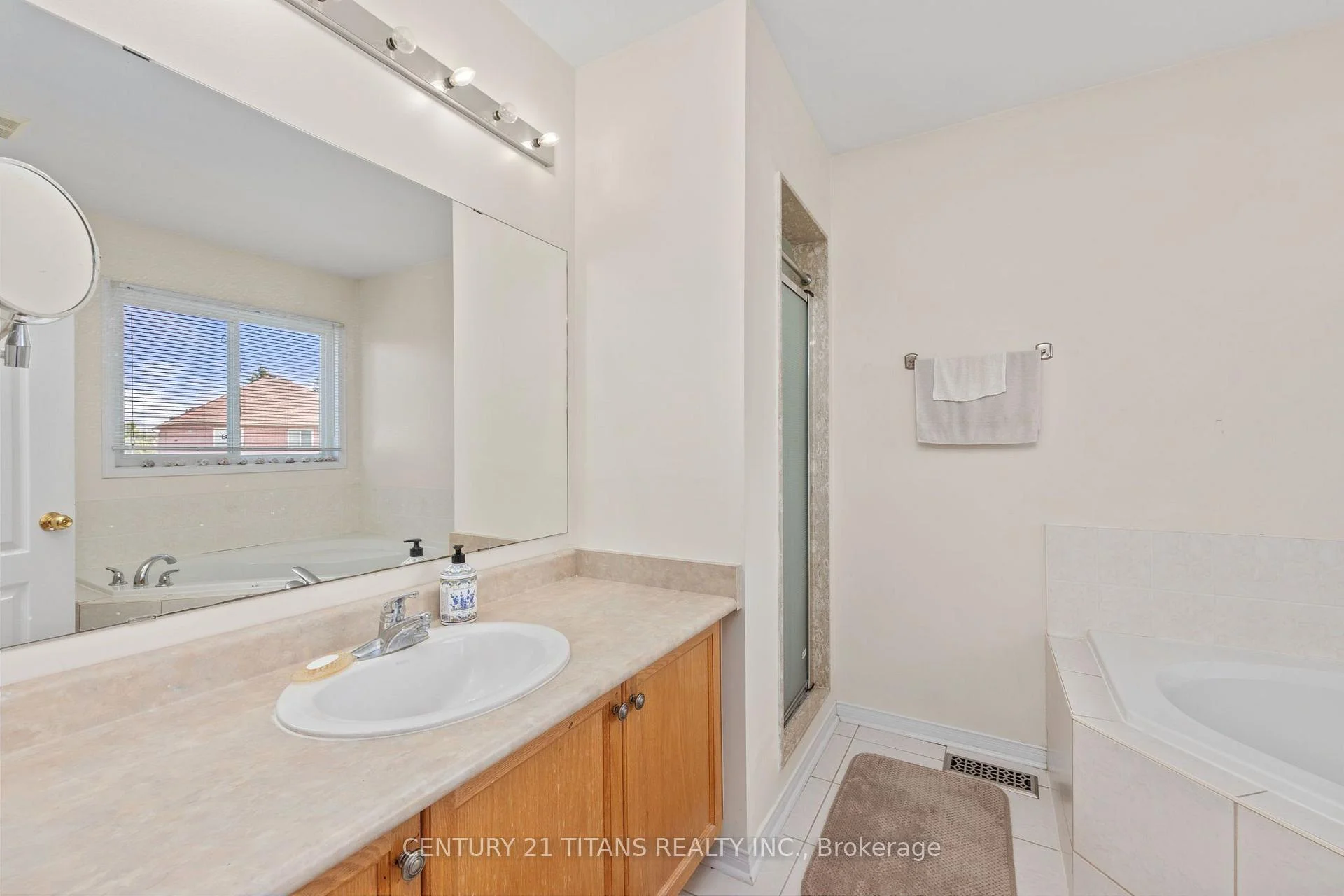 Photo 38 of 69 Rampart Crescent, Whitby, Williamsburg — HOMEH