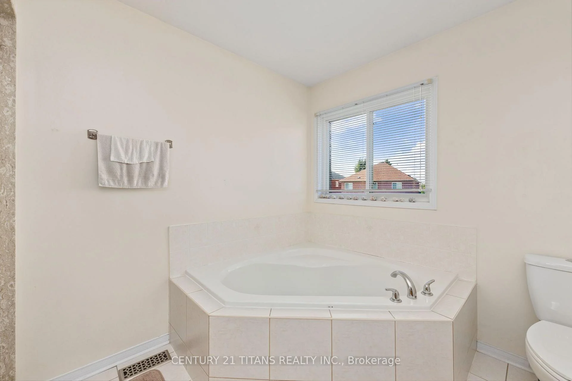 Photo 39 of 69 Rampart Crescent, Whitby, Williamsburg — HOMEH