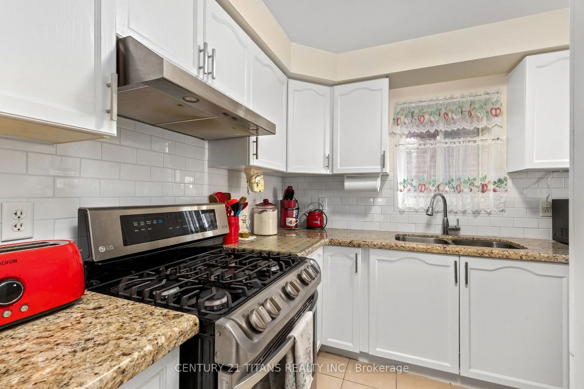 Photo 22 of 69 Rampart Crescent, Whitby, Williamsburg — HOMEH
