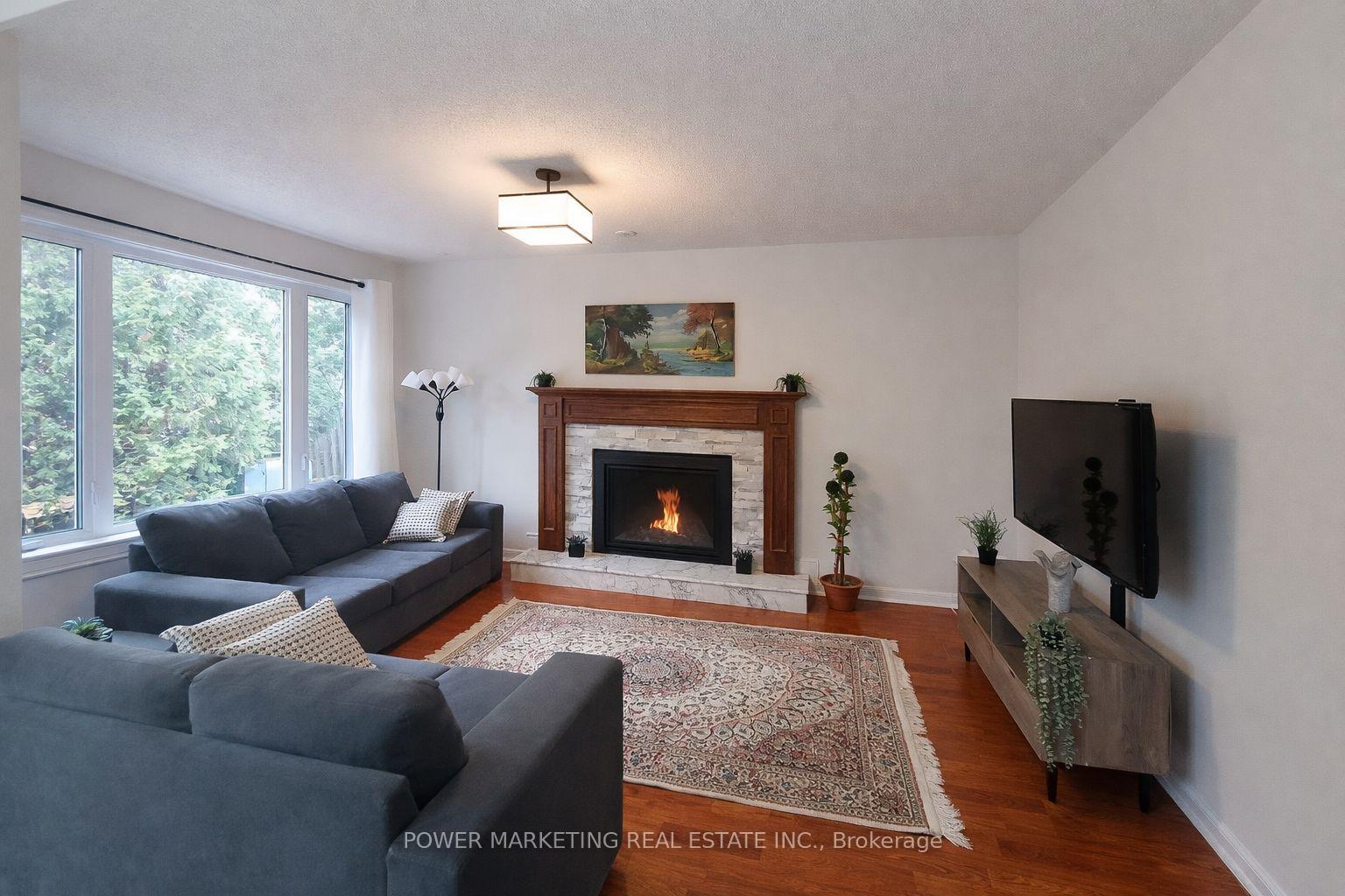 Photo 10 of 29 Taj Court, Ottawa, Hunt Club Park — HOMEH