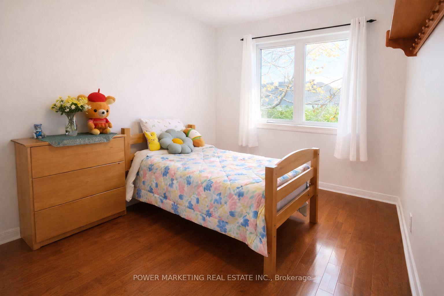 Photo 18 of 29 Taj Court, Ottawa, Hunt Club Park — HOMEH