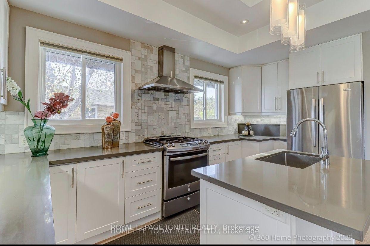 Photo 7 of 6 Greyabbey Trail, Scarborough, Guildwood — HOMEH
