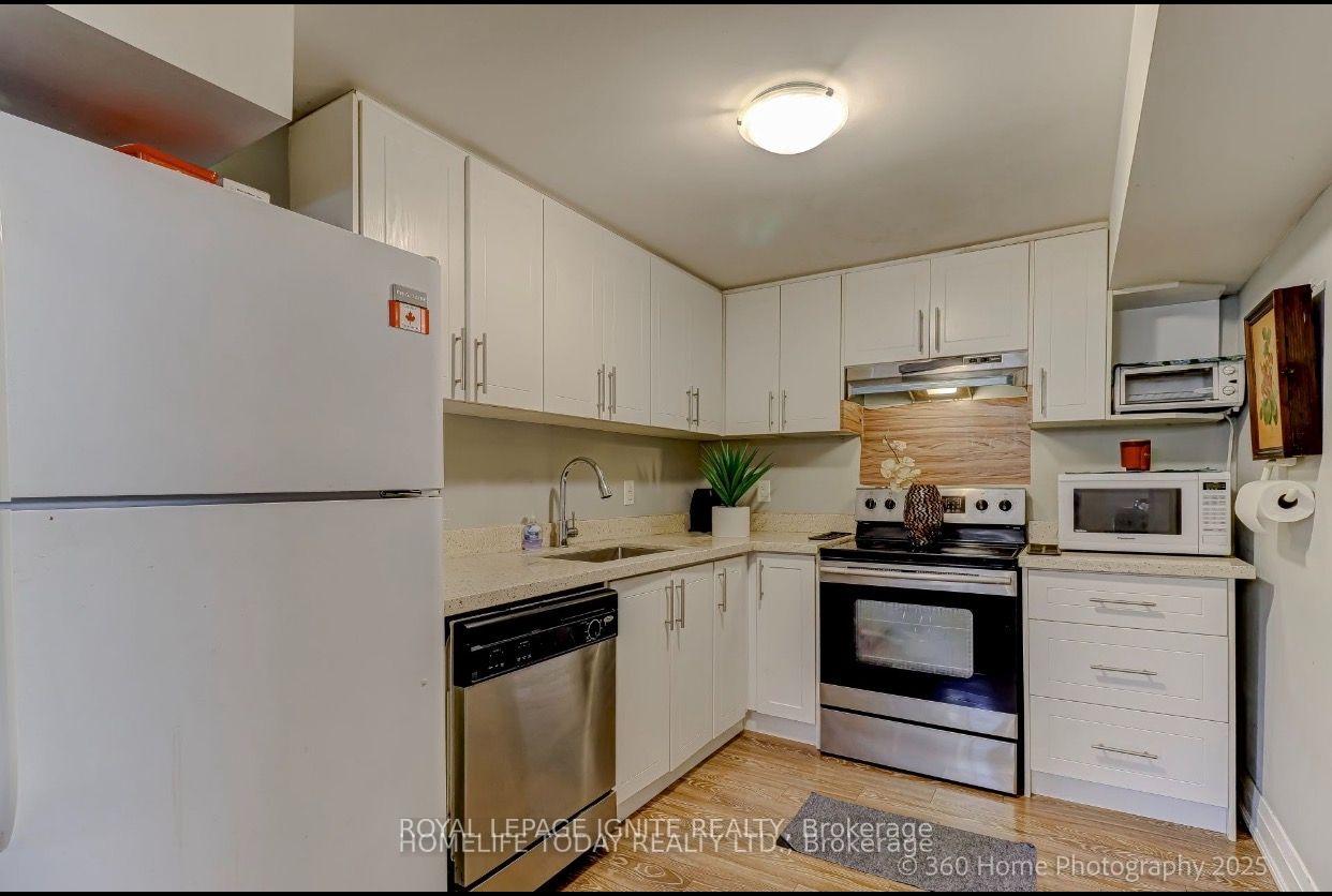Photo 15 of 6 Greyabbey Trail, Scarborough, Guildwood — HOMEH