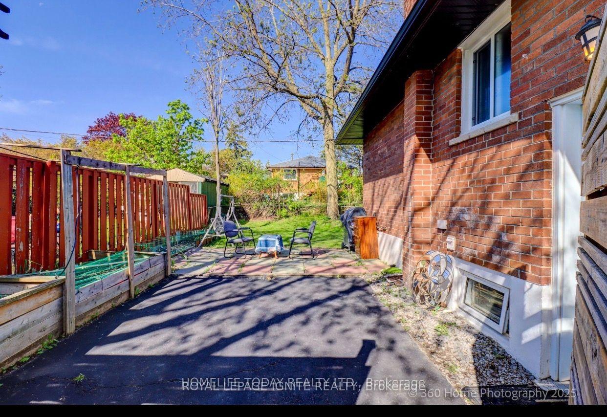 Photo 22 of 6 Greyabbey Trail, Scarborough, Guildwood — HOMEH