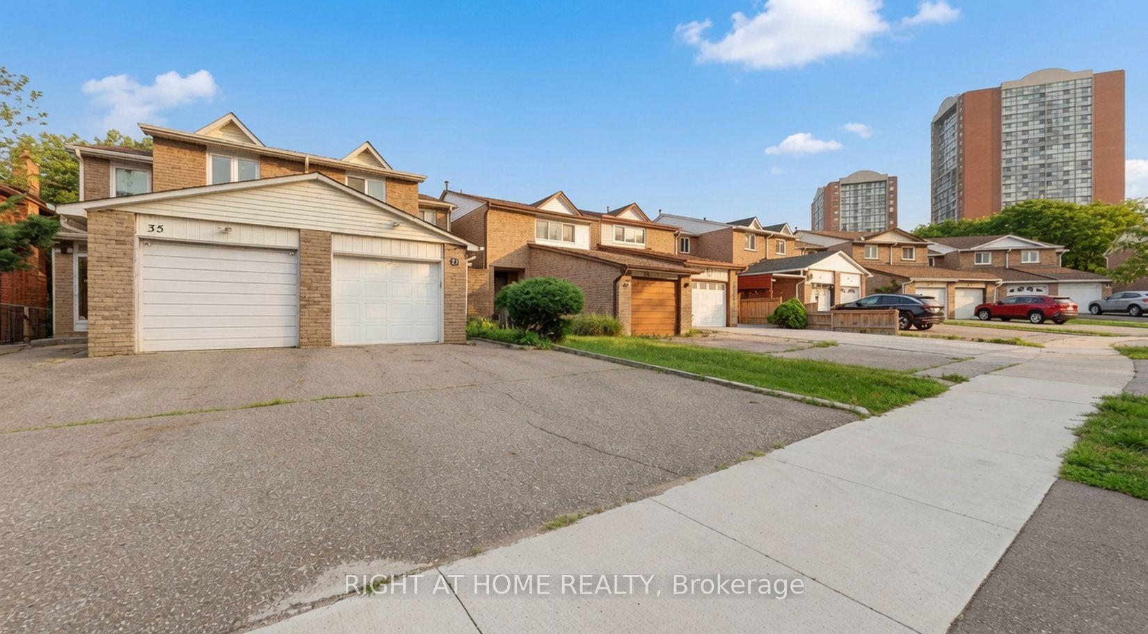 Photo 2 of 35 Chalfield Lane, Mississauga, Rathwood — HOMEH