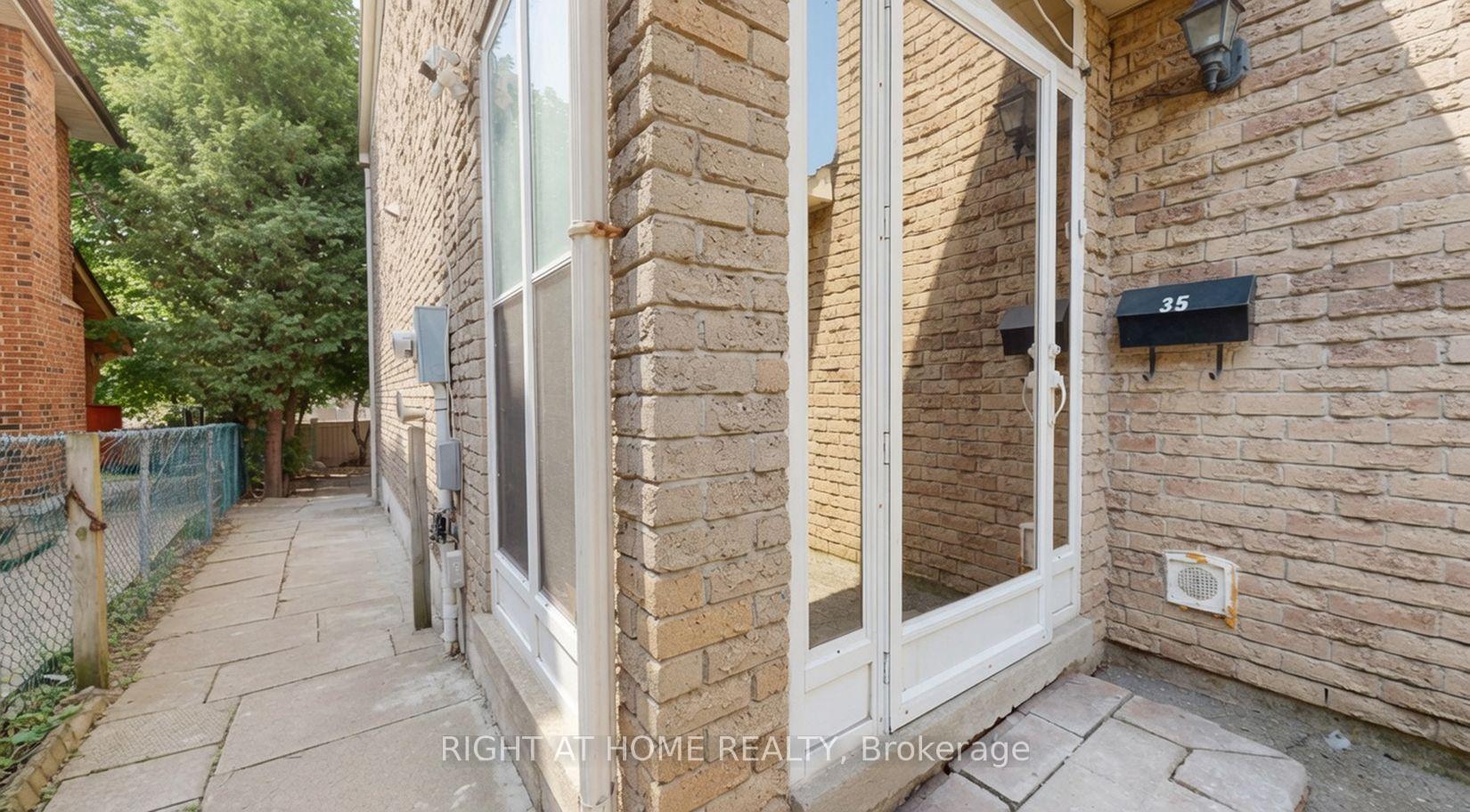 Photo 8 of 35 Chalfield Lane, Mississauga, Rathwood — HOMEH