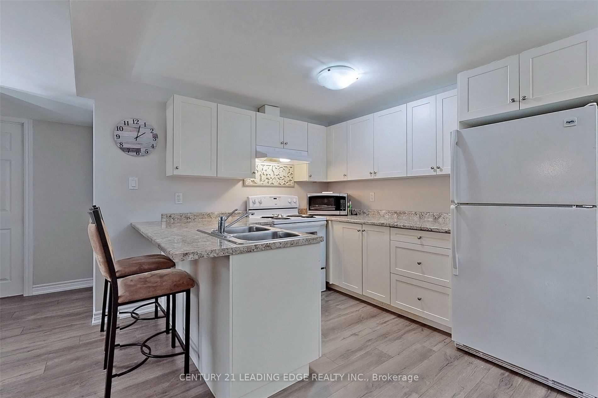 Photo 3 of 308 Elgin Street W, Oshawa, McLaughlin — HOMEH