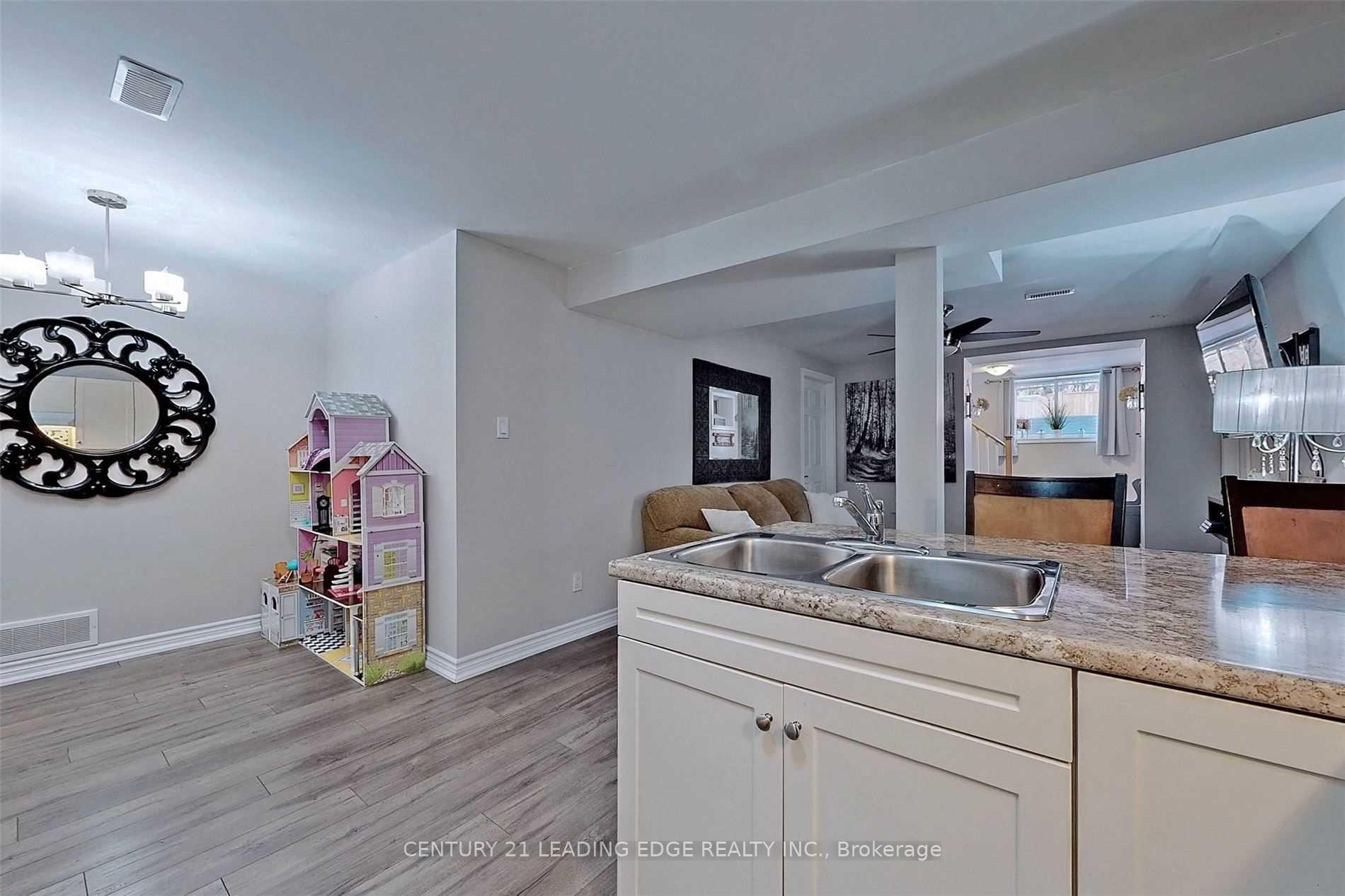 Photo 4 of 308 Elgin Street W, Oshawa, McLaughlin — HOMEH