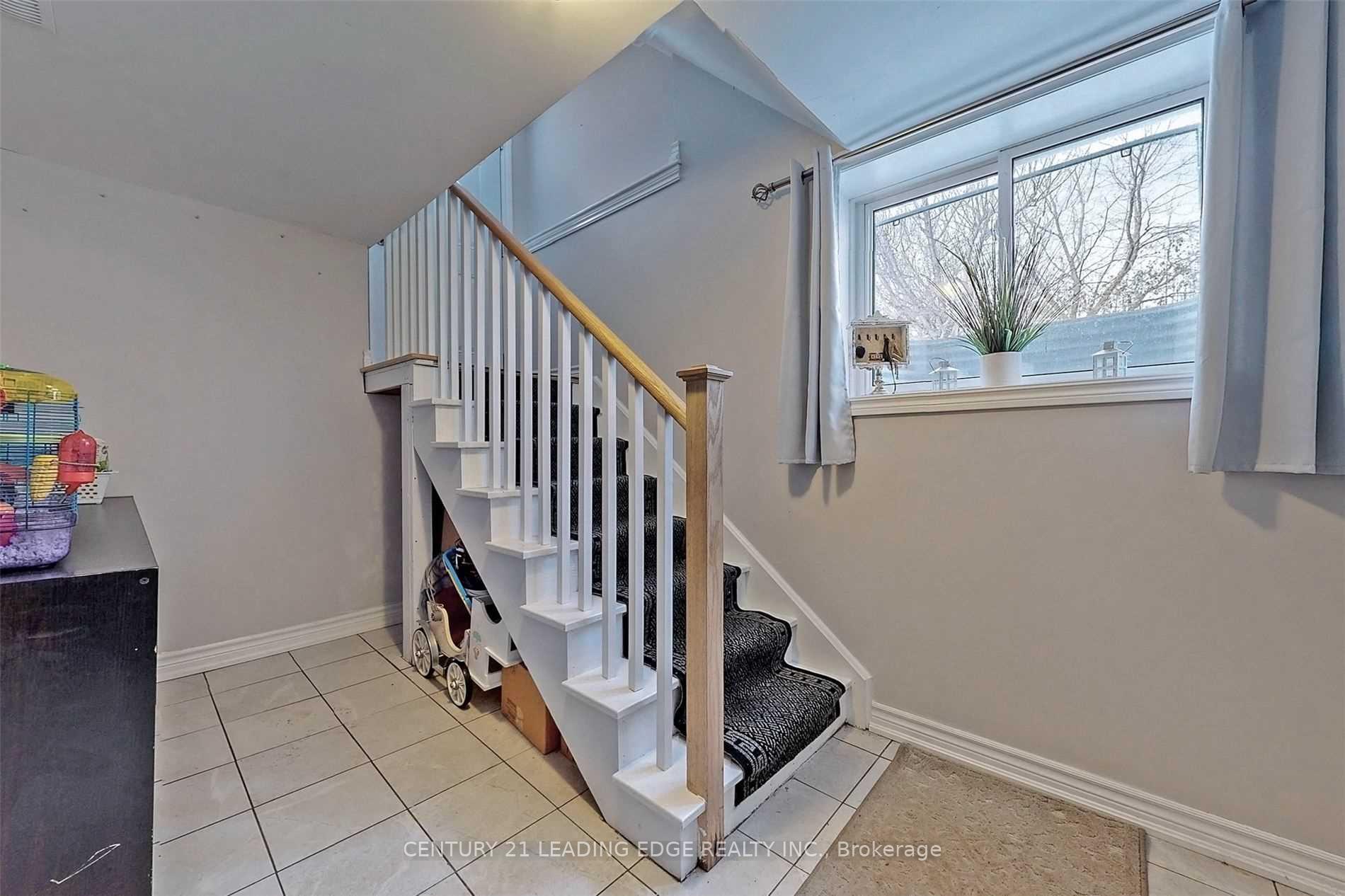 Photo 6 of 308 Elgin Street W, Oshawa, McLaughlin — HOMEH