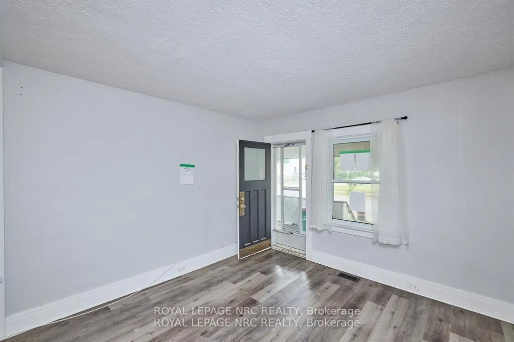 Photo 9 of 108 Carlton Street, St. Catharines, Haig — HOMEH