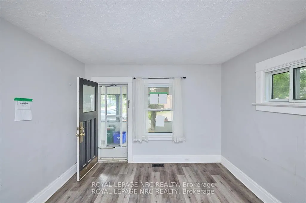 Photo 10 of 108 Carlton Street, St. Catharines, Haig — HOMEH