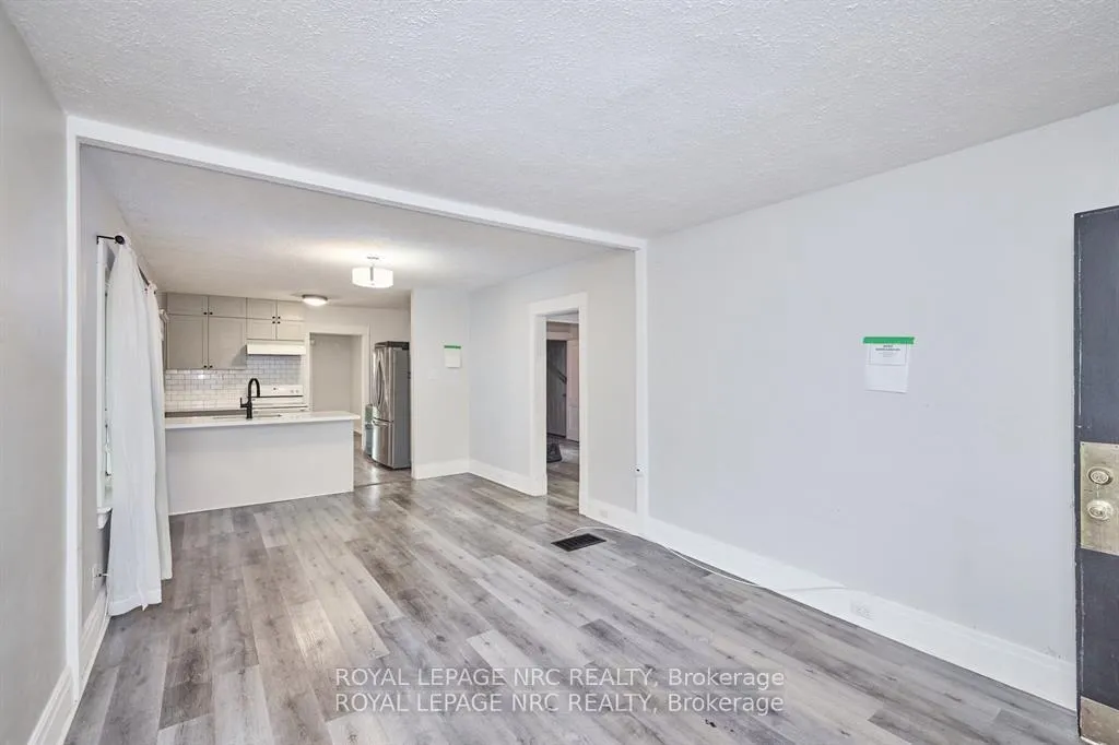 Photo 11 of 108 Carlton Street, St. Catharines, Haig — HOMEH