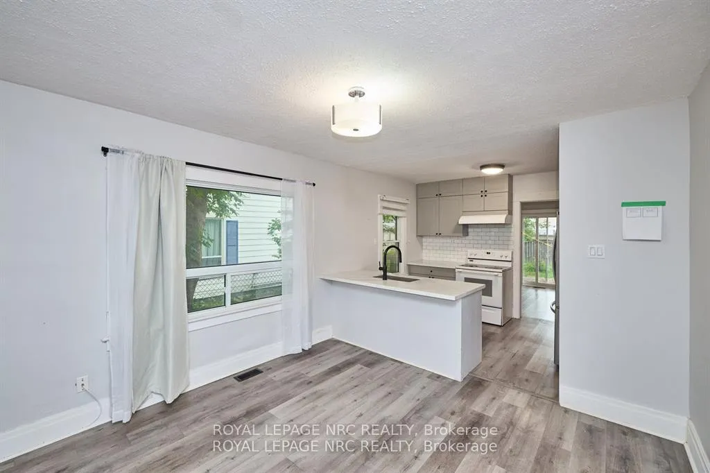 Photo 13 of 108 Carlton Street, St. Catharines, Haig — HOMEH