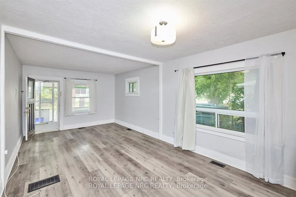 Photo 15 of 108 Carlton Street, St. Catharines, Haig — HOMEH