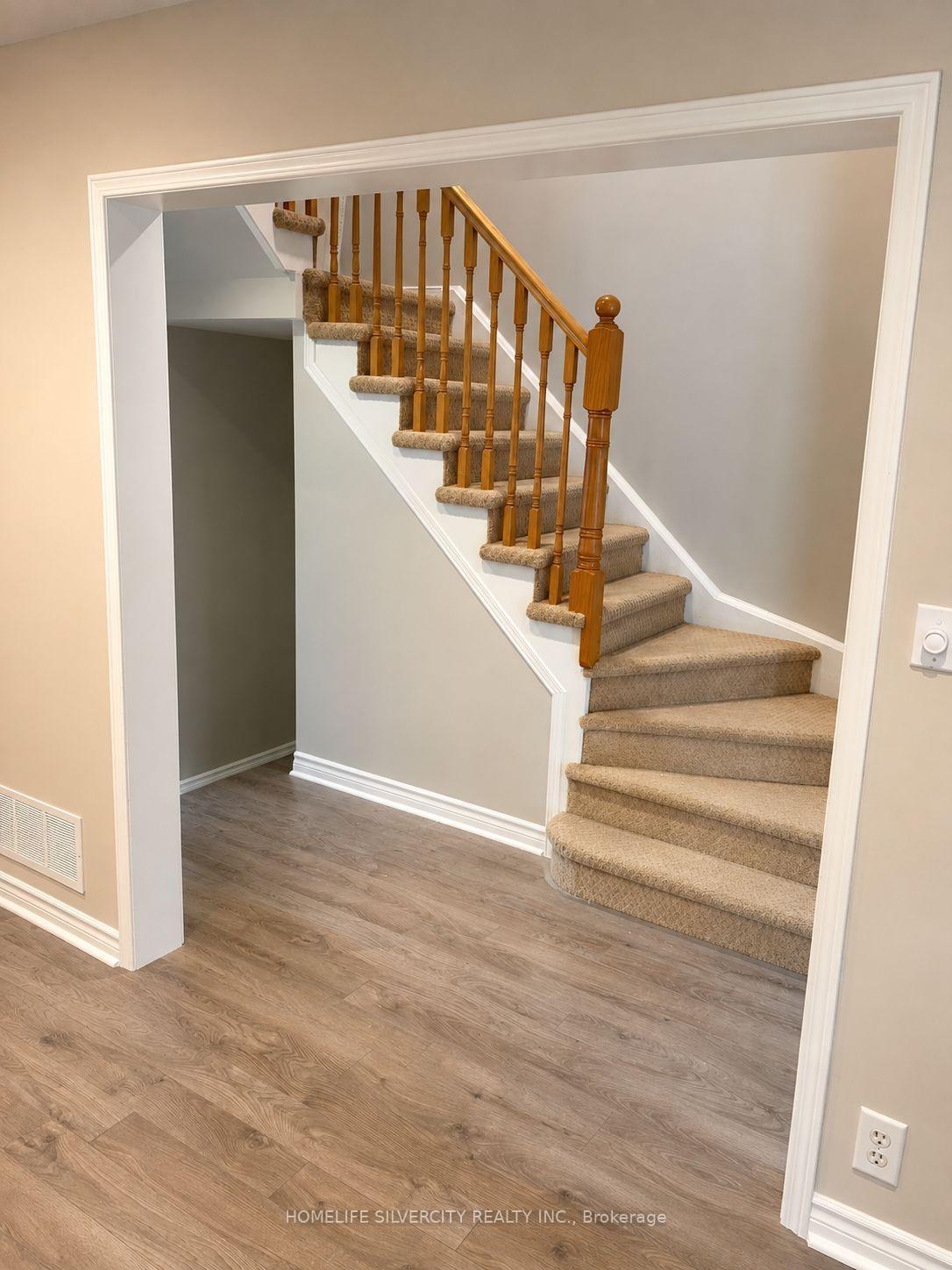 Photo 3 of 101 Cranberry Crescent, Brampton, Fletcher's Creek South — HOMEH