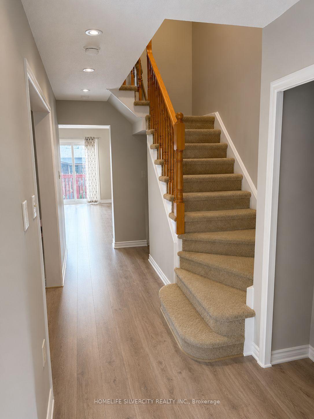 Photo 5 of 101 Cranberry Crescent, Brampton, Fletcher's Creek South — HOMEH
