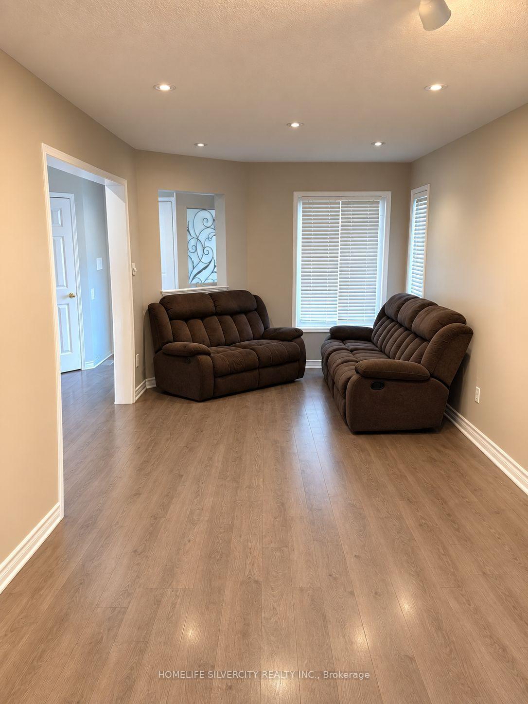 Photo 7 of 101 Cranberry Crescent, Brampton, Fletcher's Creek South — HOMEH