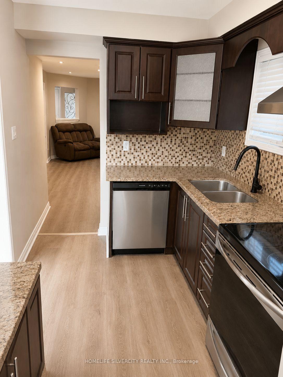 Photo 10 of 101 Cranberry Crescent, Brampton, Fletcher's Creek South — HOMEH