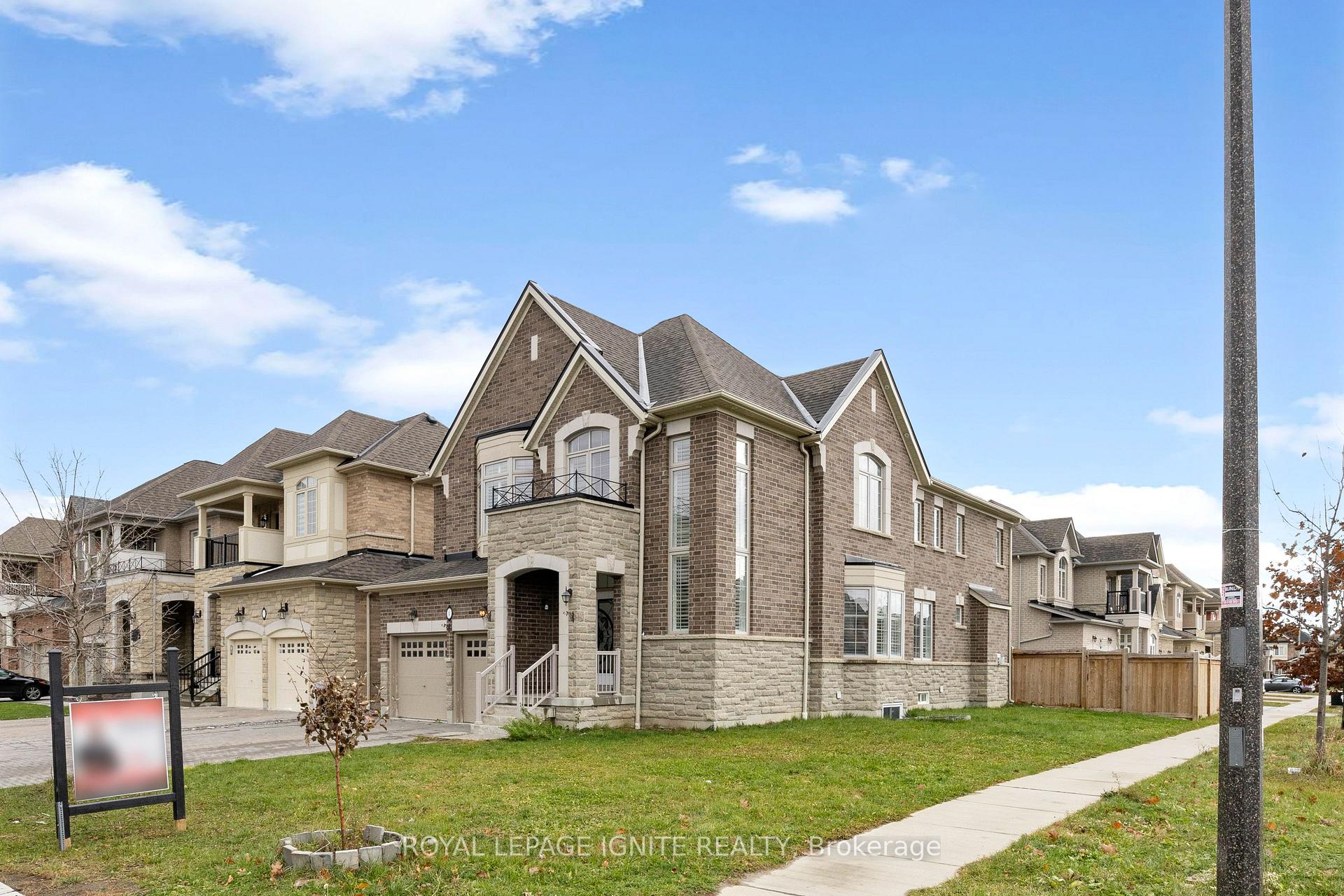Photo 3 of 1 Morningstar Avenue, Whitby, Rolling Acres — HOMEH