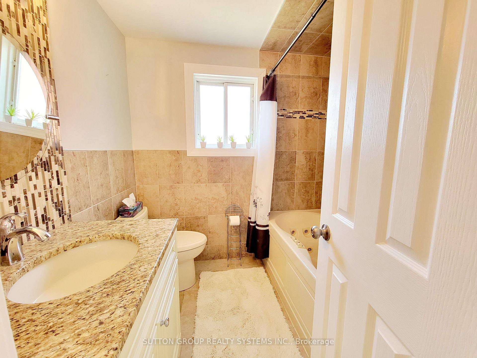 Photo 10 of Unit Main floor, 62 Laidlaw Drive, Barrie, Sunnidale — HOMEH