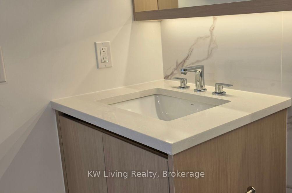Photo 13 of Unit 2010, 75 Billes Heights, North York, Bayview Village — HOMEH