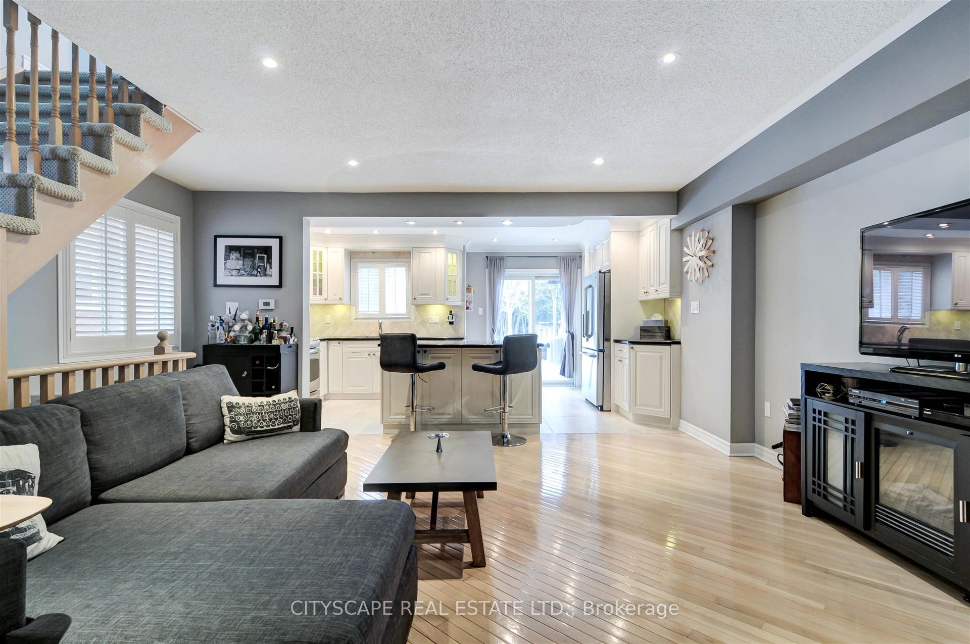 Photo 3 of 353 Sparrow Circle, Pickering, Highbush — HOMEH