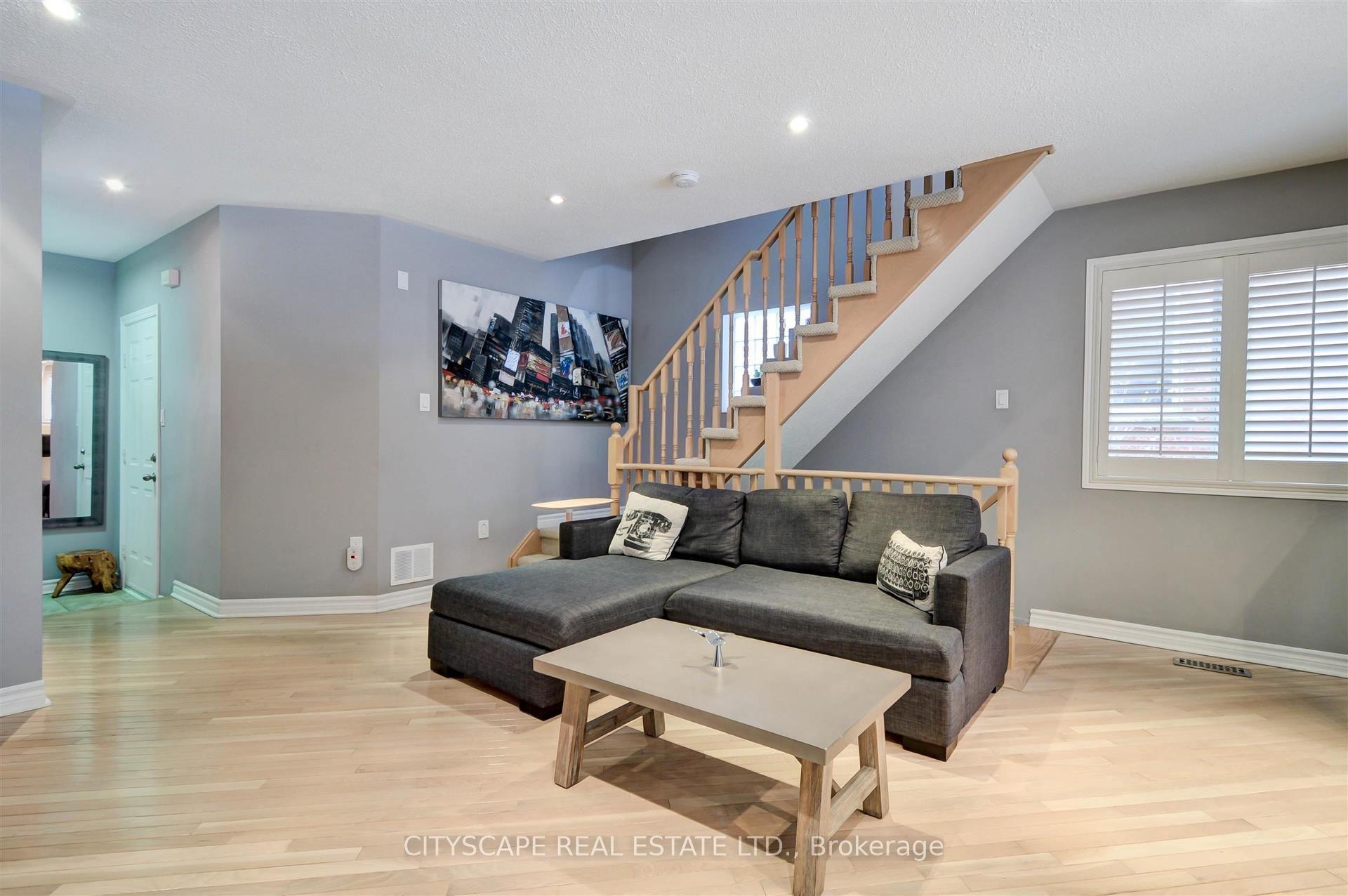 Photo 5 of 353 Sparrow Circle, Pickering, Highbush — HOMEH