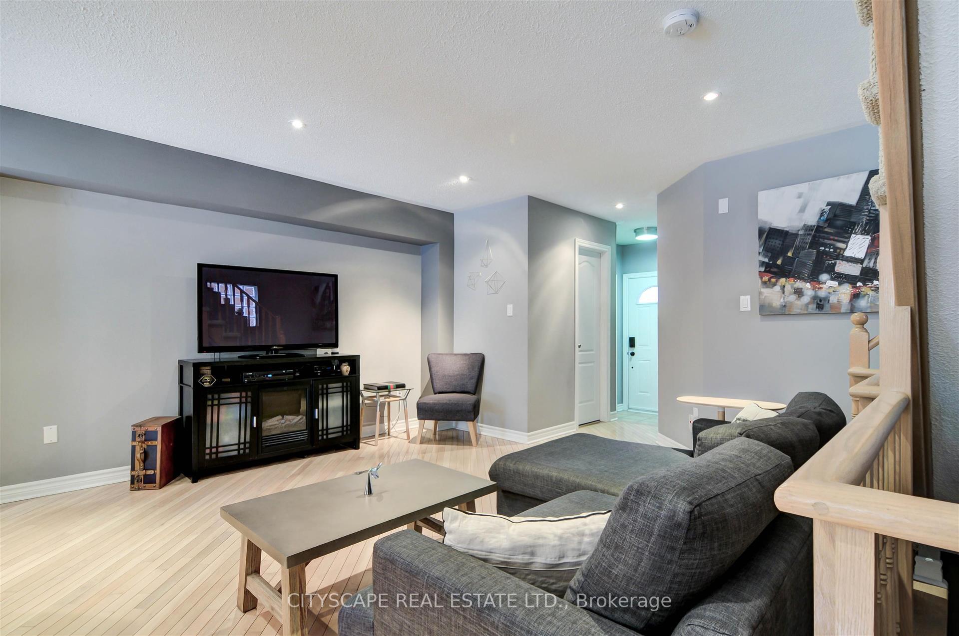 Photo 6 of 353 Sparrow Circle, Pickering, Highbush — HOMEH