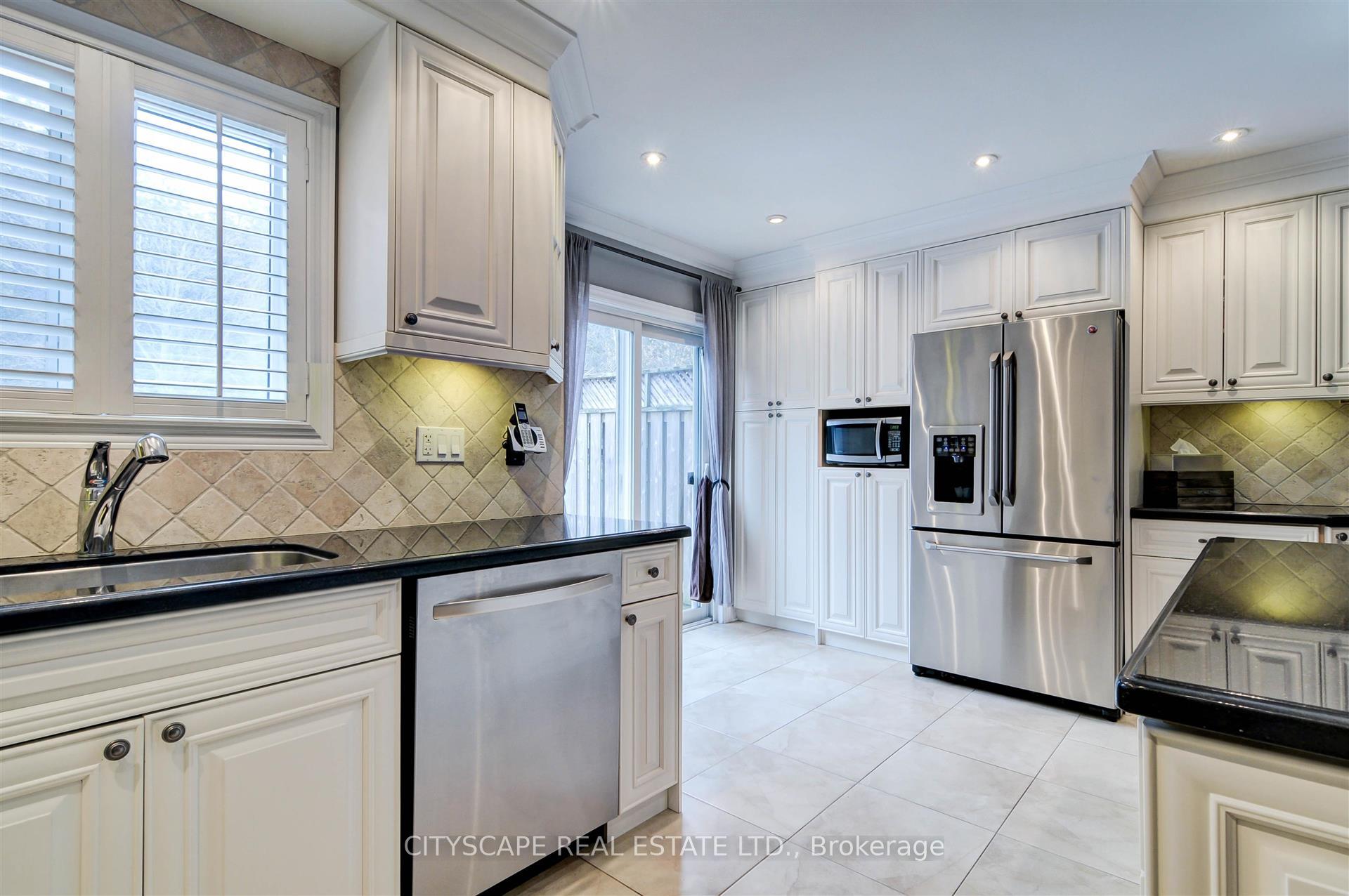 Photo 10 of 353 Sparrow Circle, Pickering, Highbush — HOMEH