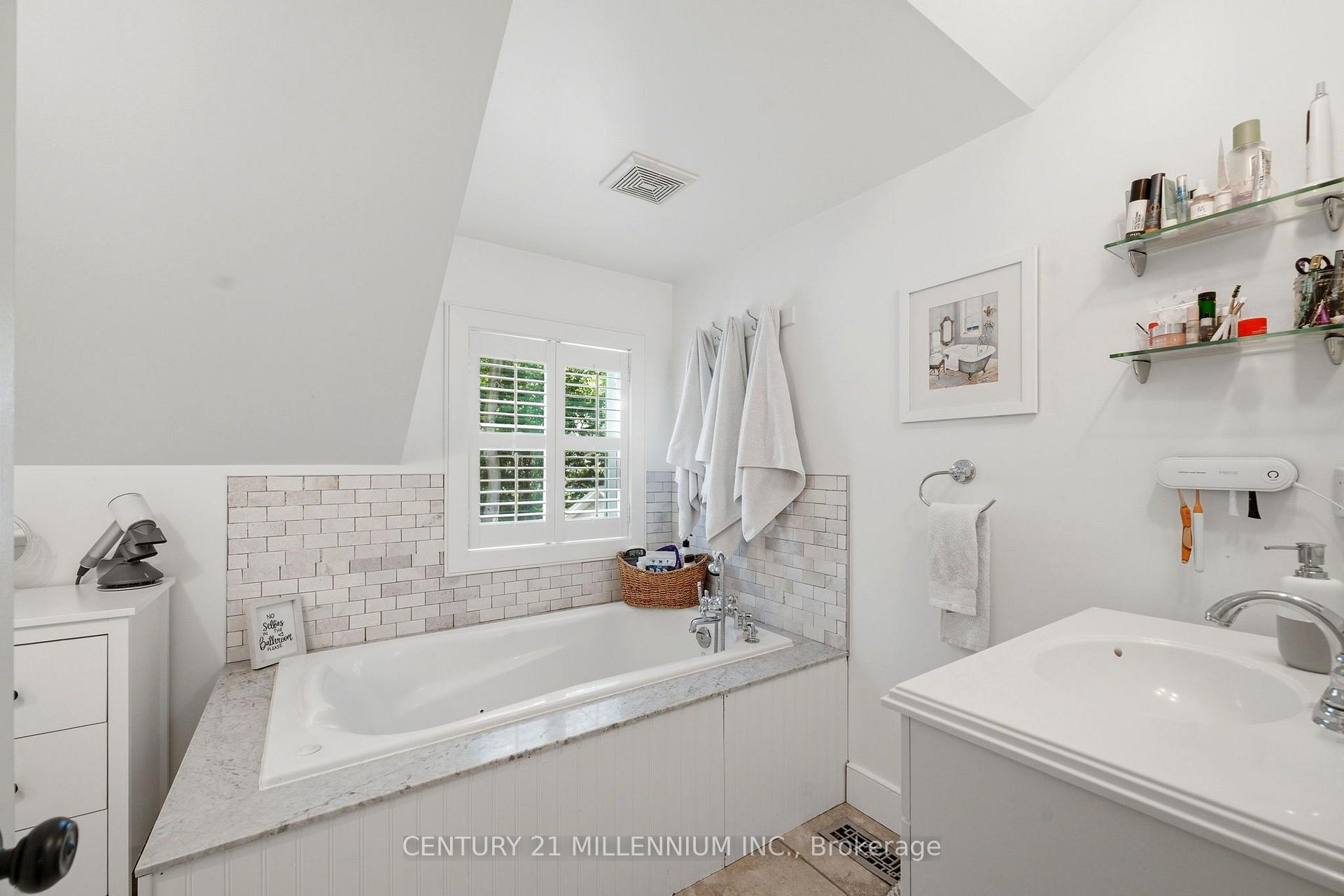 Photo 34 of 255 MacDonald Street, Caledon, Inglewood — HOMEH