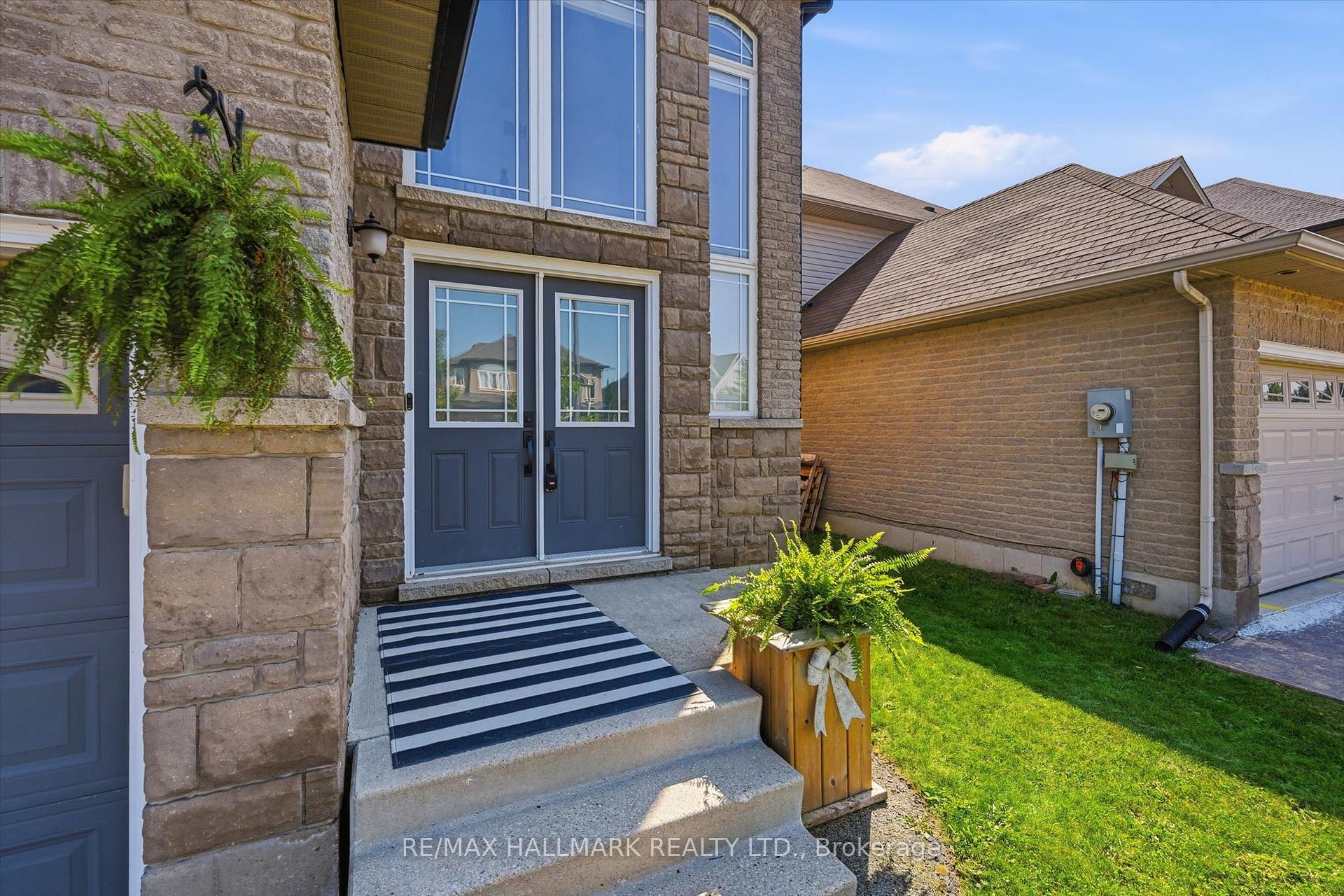 Photo 4 of 1334 Upper Paradise Road, Hamilton, Carpenter — HOMEH