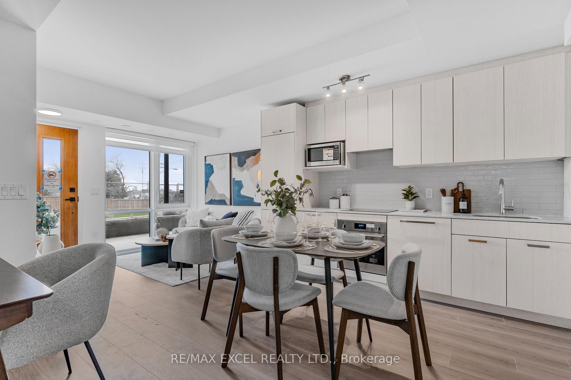 Photo 7 of Unit 2, 75 Curlew Drive, North York, Parkwoods-Donalda — HOMEH