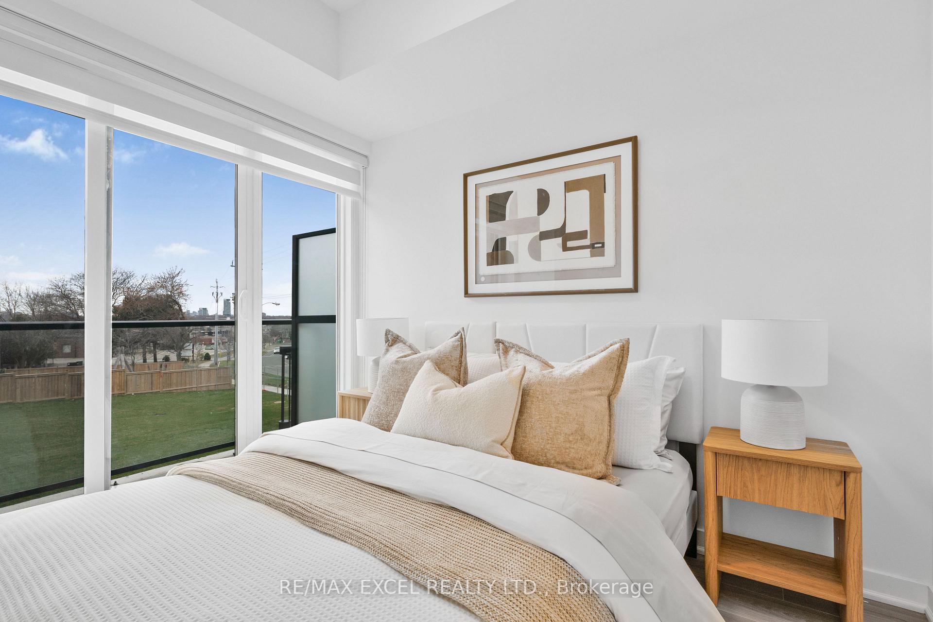 Photo 11 of Unit 2, 75 Curlew Drive, North York, Parkwoods-Donalda — HOMEH