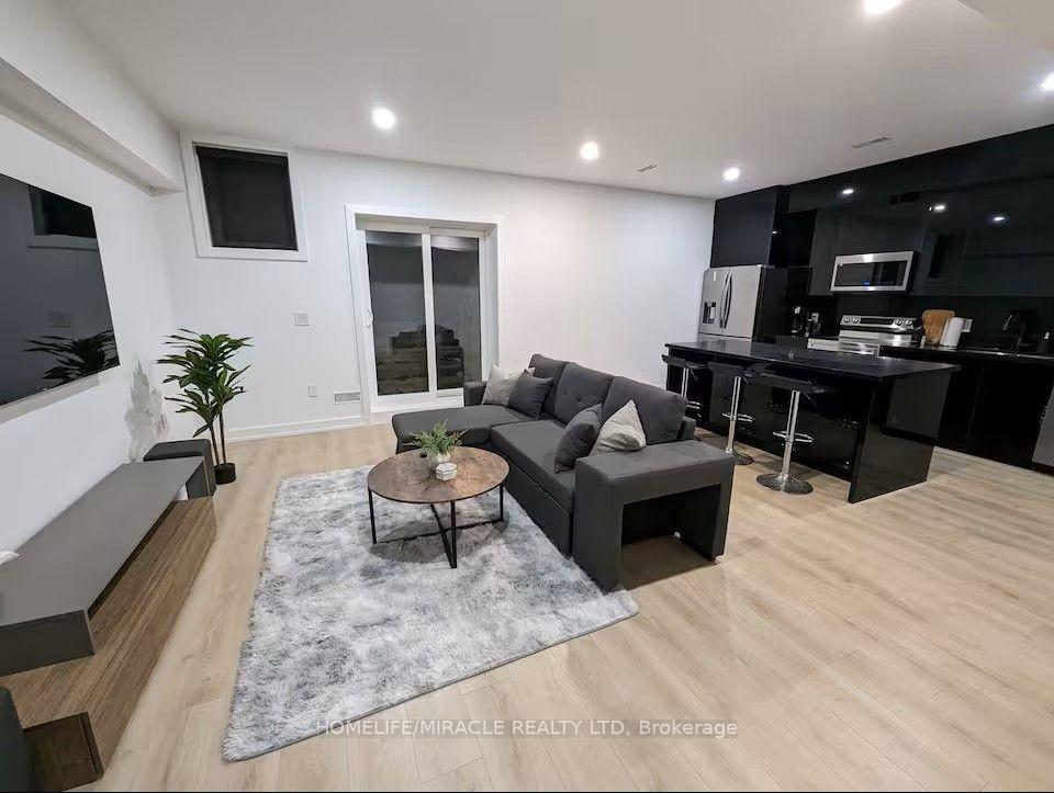 Photo 10 of Unit Main & Upper Level, 100 Macdonald Street, Etobicoke, Mimico — HOMEH