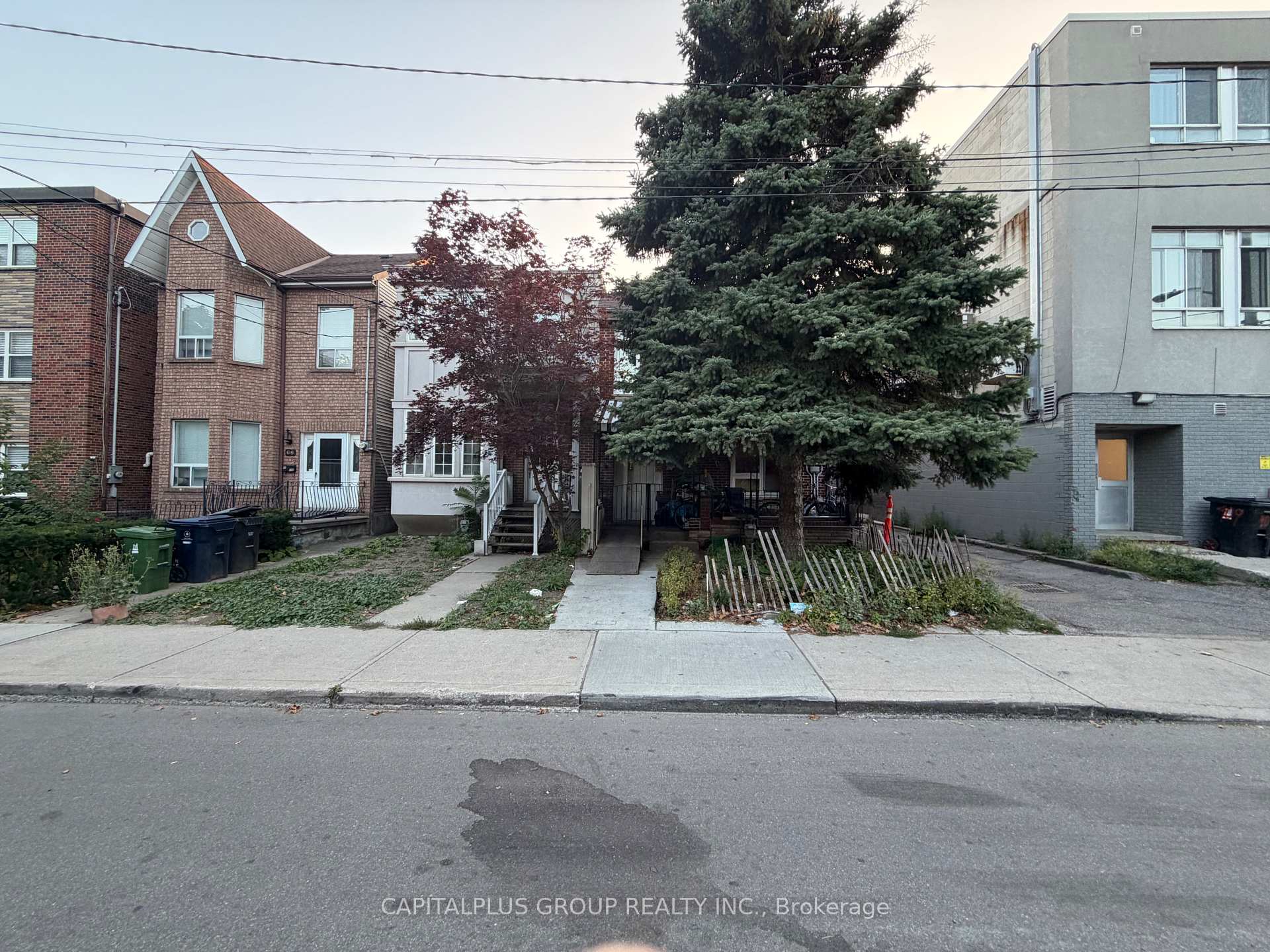 Photo 3 of 70 Lippincott Street, Toronto, Kensington-Chinatown — HOMEH
