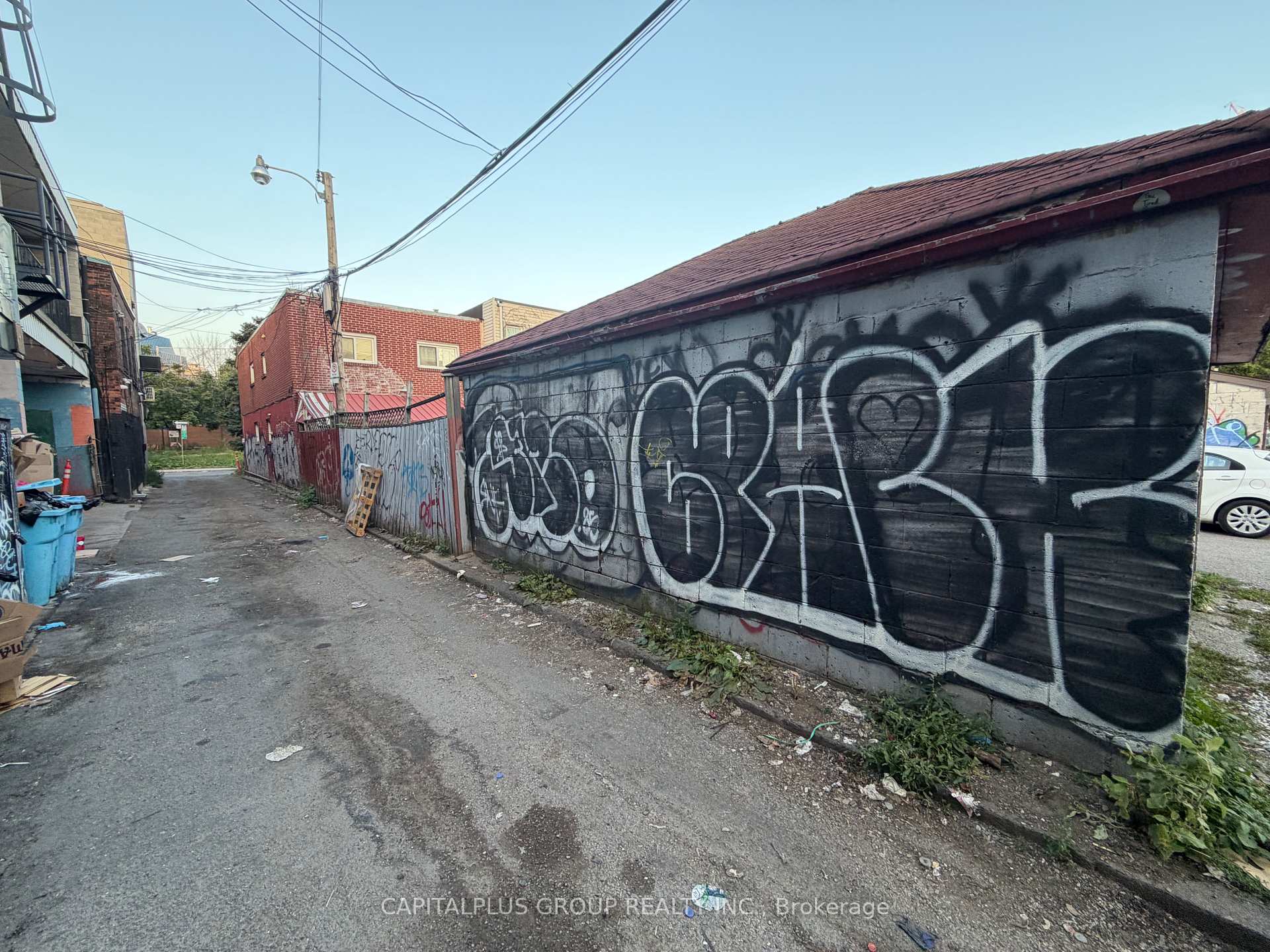 Photo 10 of 70 Lippincott Street, Toronto, Kensington-Chinatown — HOMEH