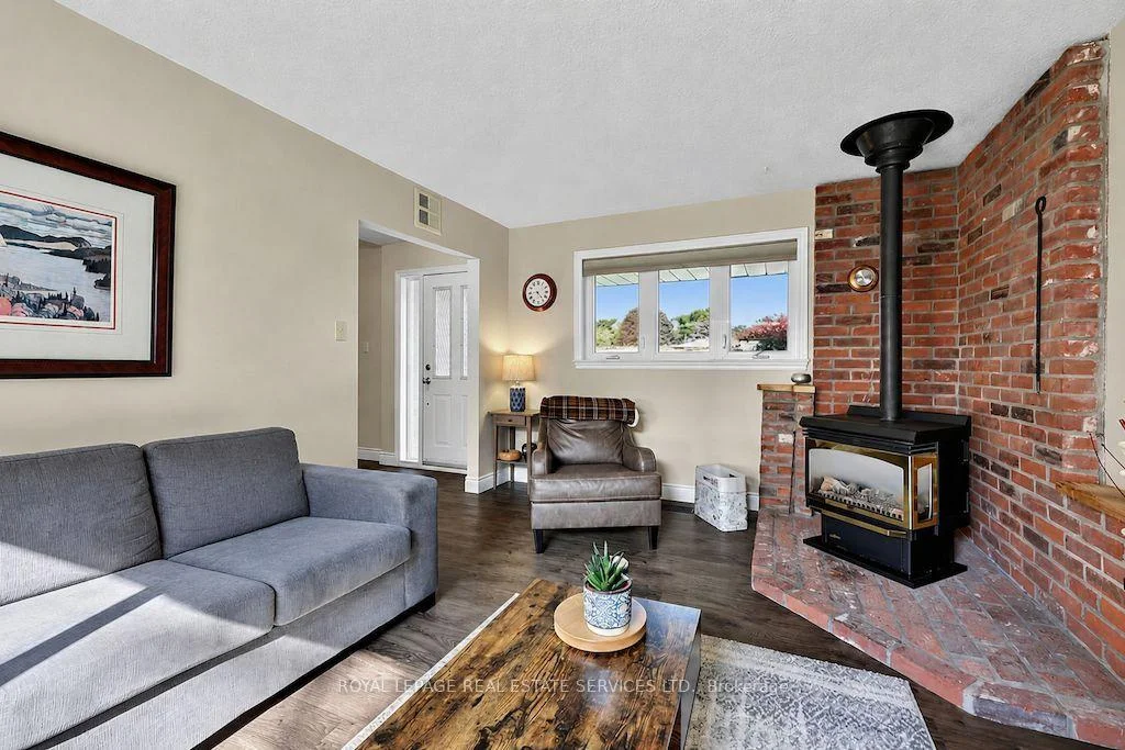Photo 12 of 207 Camilla Crescent, Essa, Thornton — HOMEH