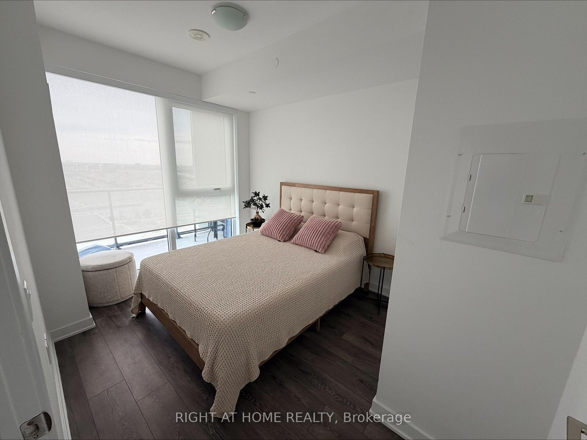 Photo 5 of Unit 1706, 105 Oneida Crescent, Richmond Hill, Langstaff — HOMEH