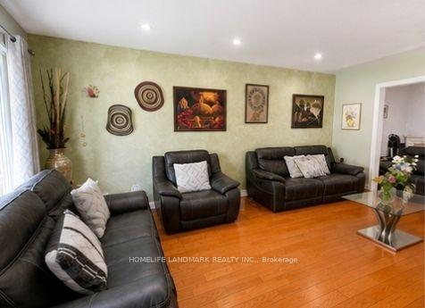 Photo 2 of 5 Collingsbrook Boulevard, Scarborough, L'Amoreaux — HOMEH
