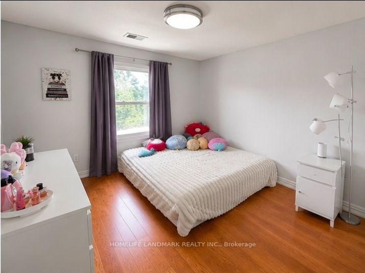 Photo 6 of 5 Collingsbrook Boulevard, Scarborough, L'Amoreaux — HOMEH