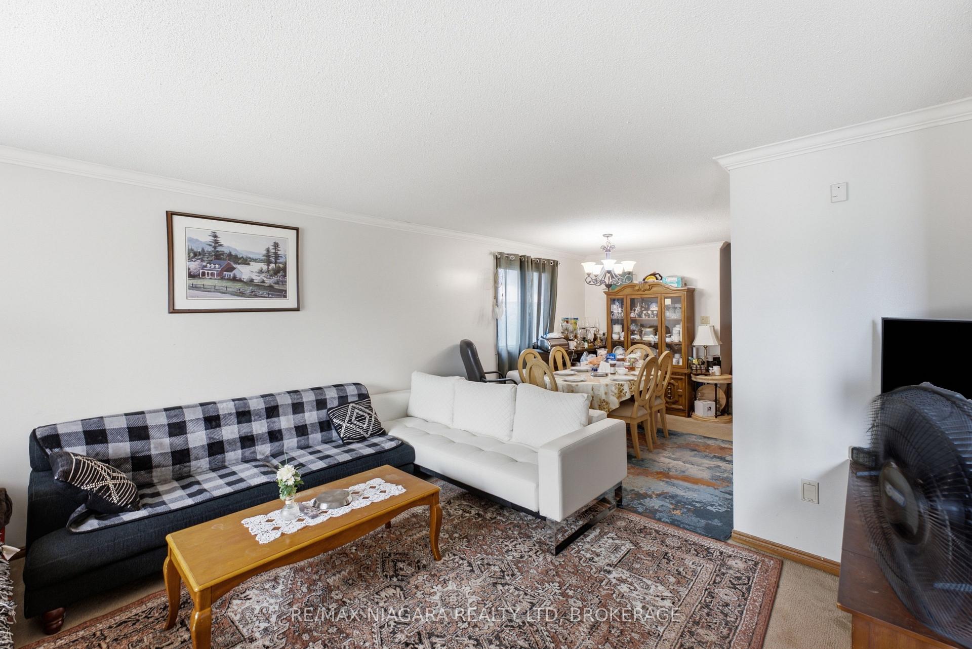 Photo 3 of 4989 Tara Avenue, Niagara Falls, Ascot — HOMEH