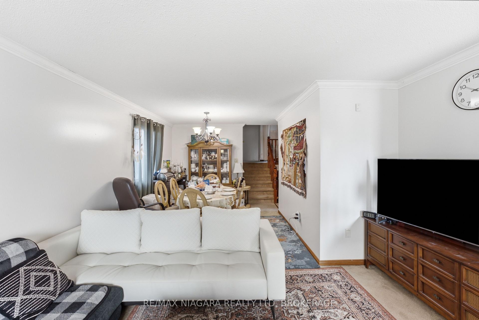 Photo 4 of 4989 Tara Avenue, Niagara Falls, Ascot — HOMEH