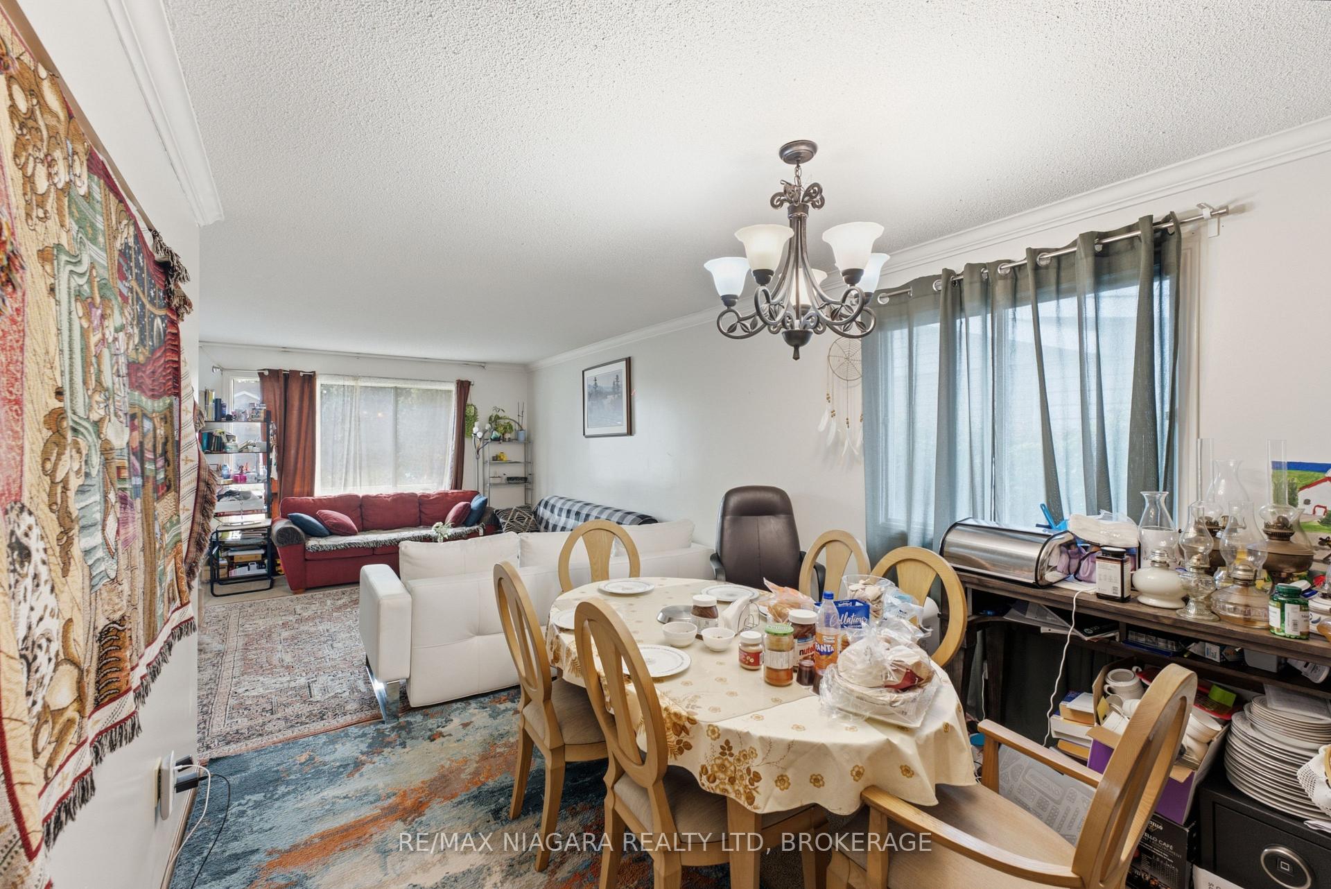 Photo 5 of 4989 Tara Avenue, Niagara Falls, Ascot — HOMEH