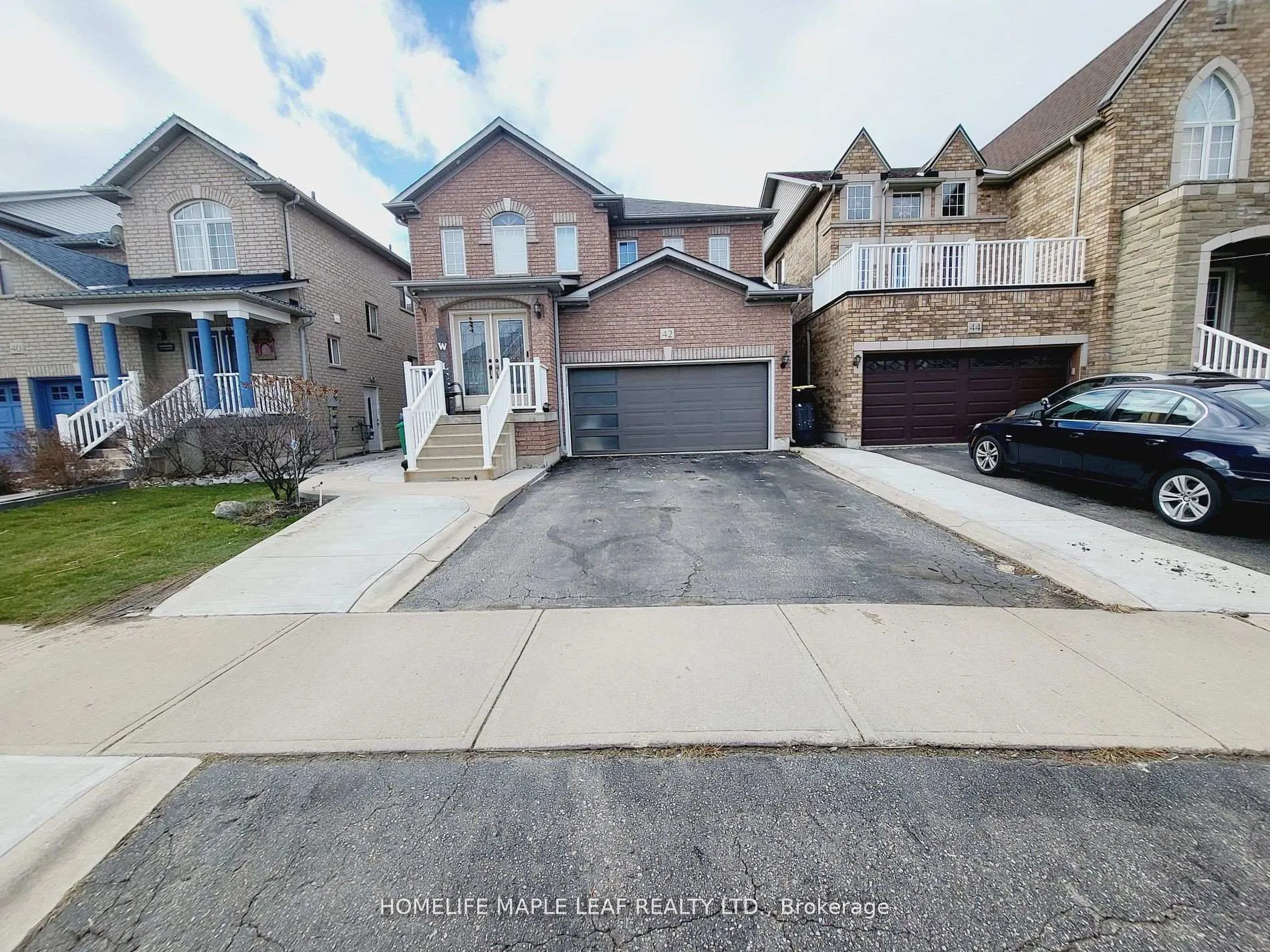 Photo 1 of 42 Amboise (UPPER) Crescent, Brampton, Fletcher's Meadow — HOMEH