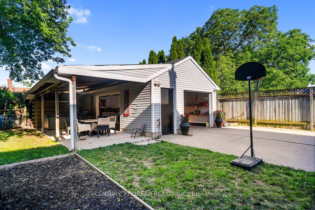 Photo 4 of 506 Niagara St Street, St. Catharines, Vine/Linwell — HOMEH