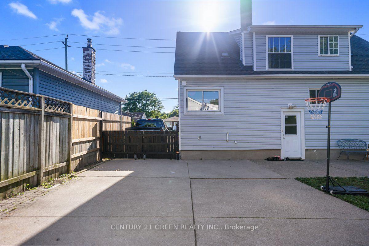 Photo 8 of 506 Niagara St Street, St. Catharines, Vine/Linwell — HOMEH