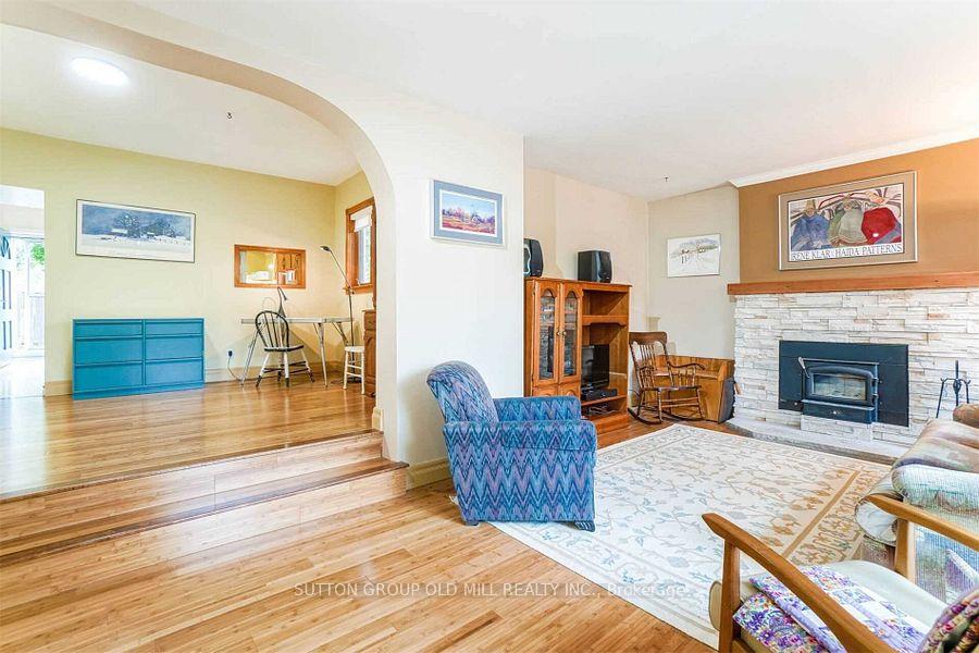 Photo 8 of 19 Cardell Avenue, North York, Humberlea-Pelmo Park — HOMEH
