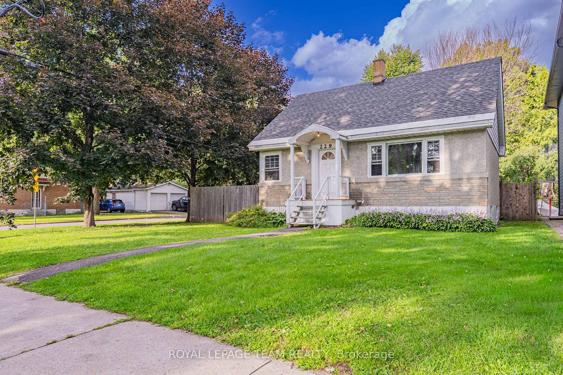 Photo 3 of 229 Daniel Avenue, Ottawa, Ottawa West/Tunneys Pasture — HOMEH
